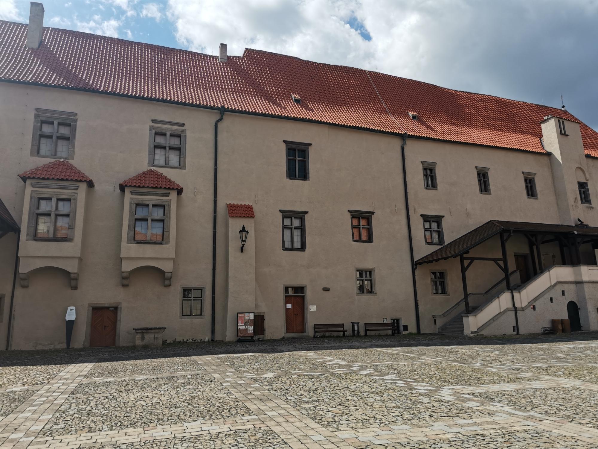 Vstup do víceúčelového sálu 