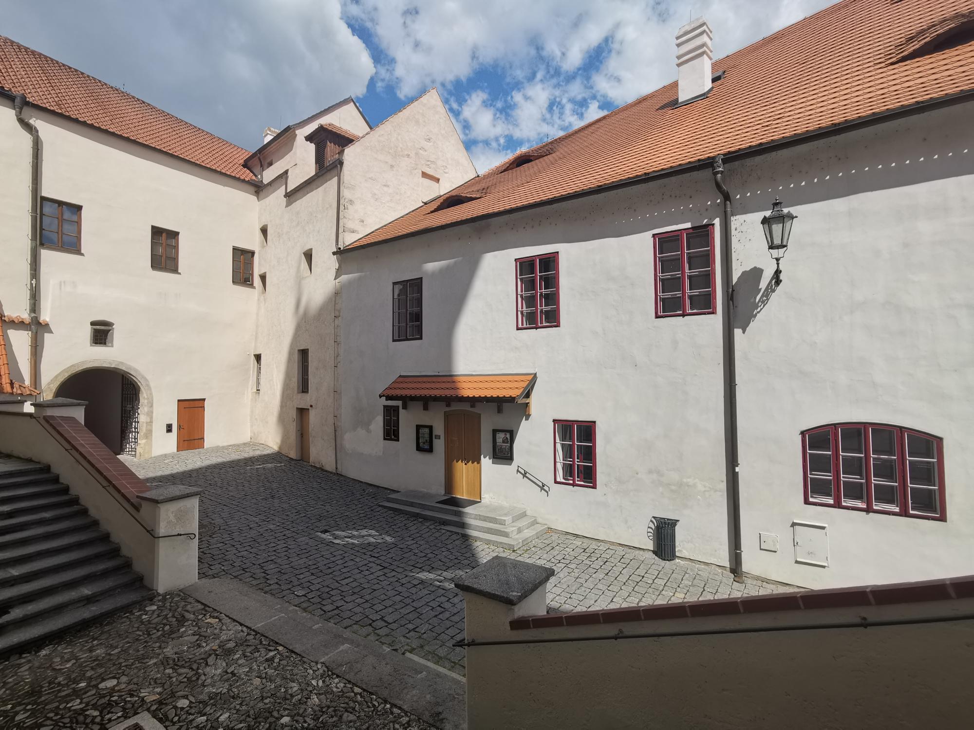 Vstup do sálů I. hradní nádvoří (a: M. Dubová)