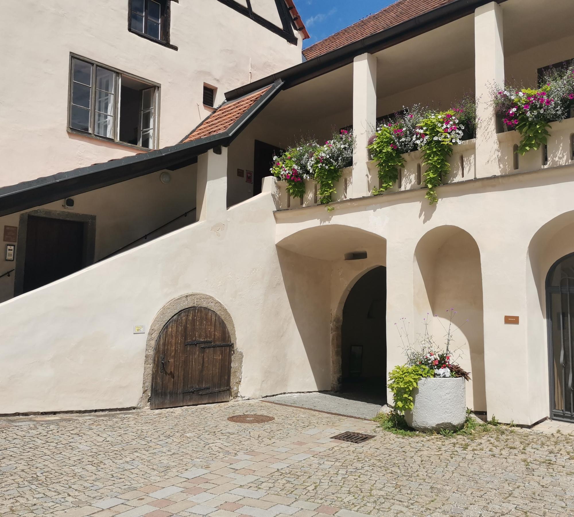 Vstup do černé kuchyně 