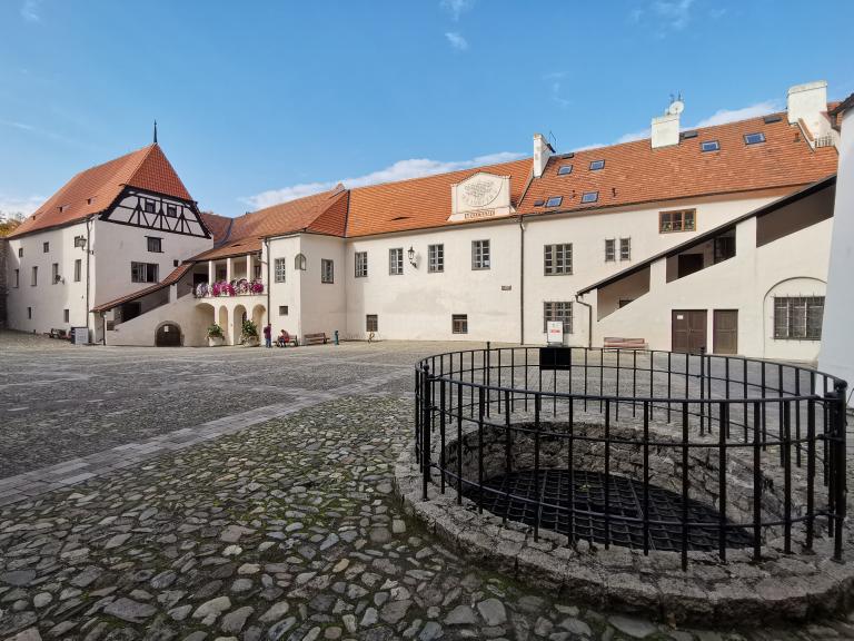 II. hradní nádvoří 