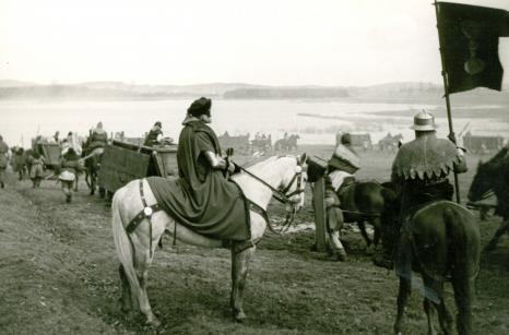 Film Jan Žižka, 1955 - Husitské vojsko na hrázy vypuštěného rybníka Škaredý u Sudoměře, archiv MSP